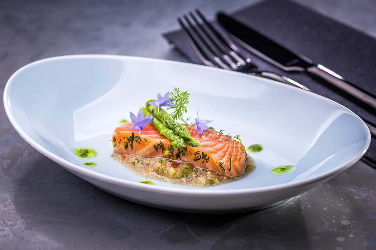 Gegrillter marinierter Lachs