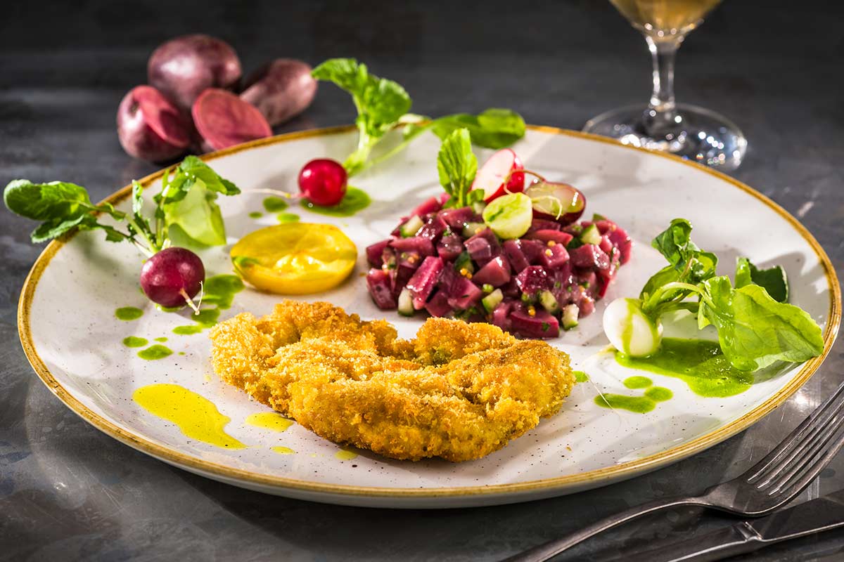 Kachelfleisch-Schnitzel mit Kartoffeln & Radieschen