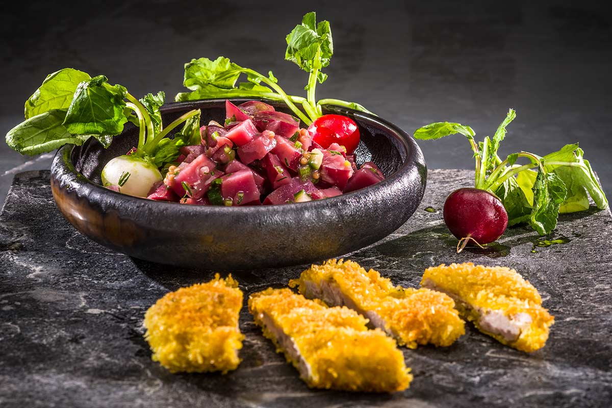 Kachelfleisch-Schnitzel mit Kartoffeln & Radieschen