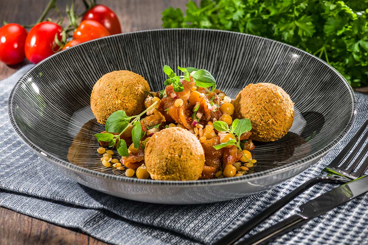 Falafel mit Linsen und Tomatensalsa