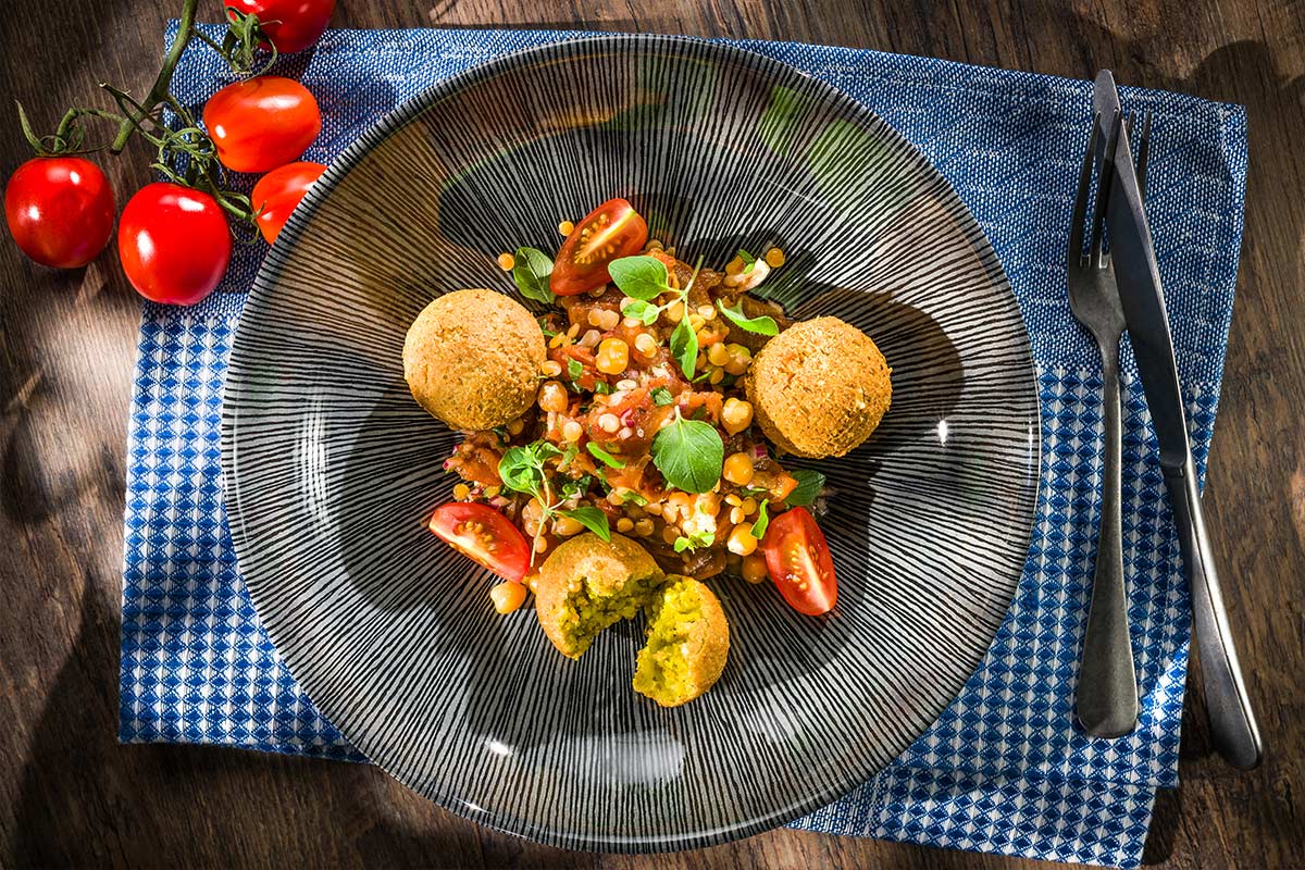 Falafel mit Linsen und Tomatensalsa