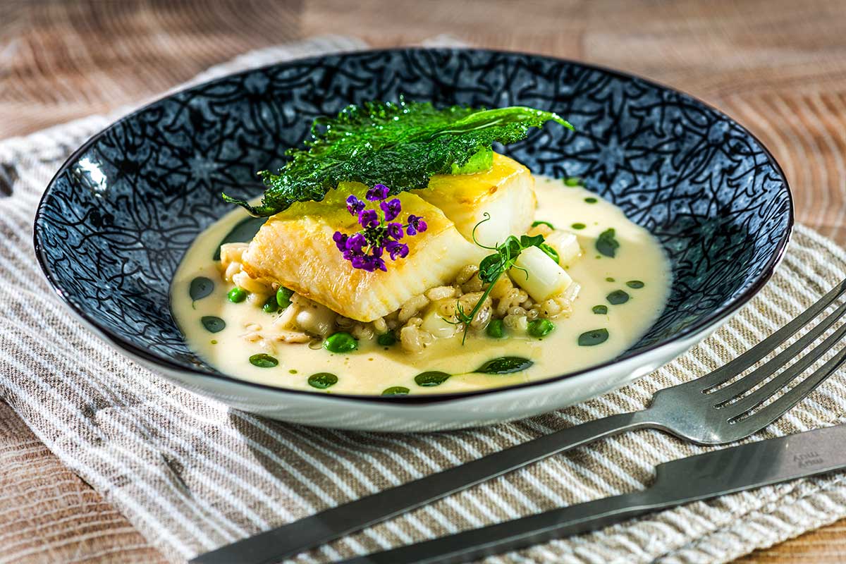 Schwarzer Heilbutt mit Gerste und Spargel