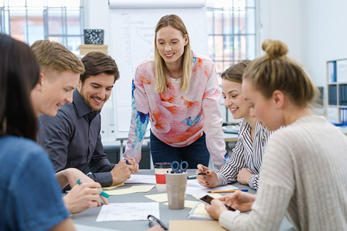 Kurze Trainings helfen den Mitarbeitern, sich im Umgang mit Gästen sicher zu fühlen