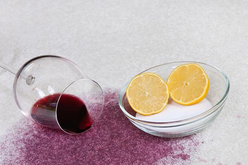 Salz als Fleckenentferner hilft nur bei noch nicht eingetrockneten Weinflecken