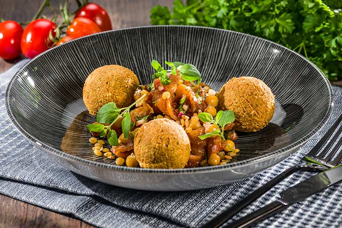 Falafel mit Linsen und Tomatensalsa