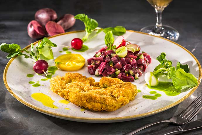 Kachelfleisch-Schnitzel mit Kartoffeln & Radieschen