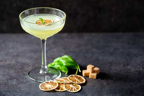 Minimalismus beim Cocktail garnieren