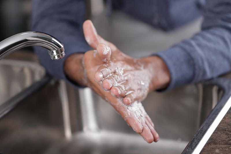 Regelmäßiges Händewaschen ist elementar in der Lebensmittel-Branche