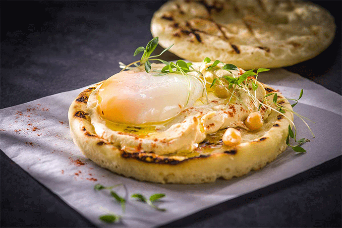 Ripiena Brot mit Hummus & Onsenei