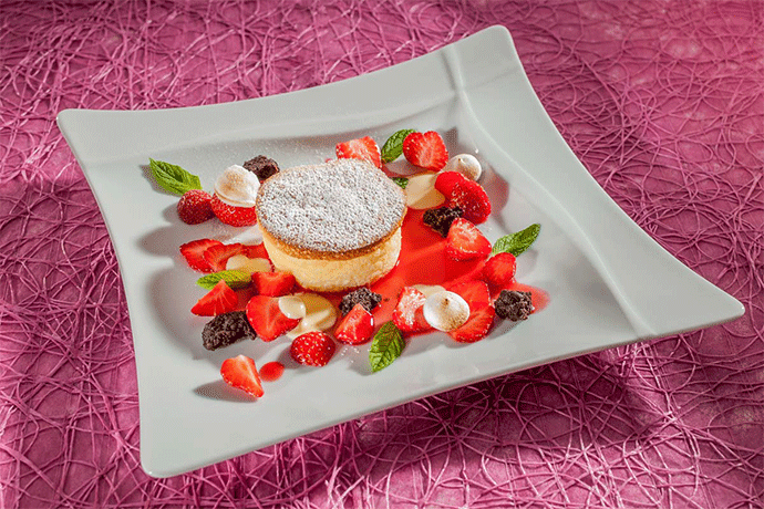 Schmandsoufflé mit Erdbeeren